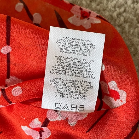 🎃 CAbi Tulip Sleeve Orange Blouse with Cherry Blossom Print Medium - Picture 15 of 15
